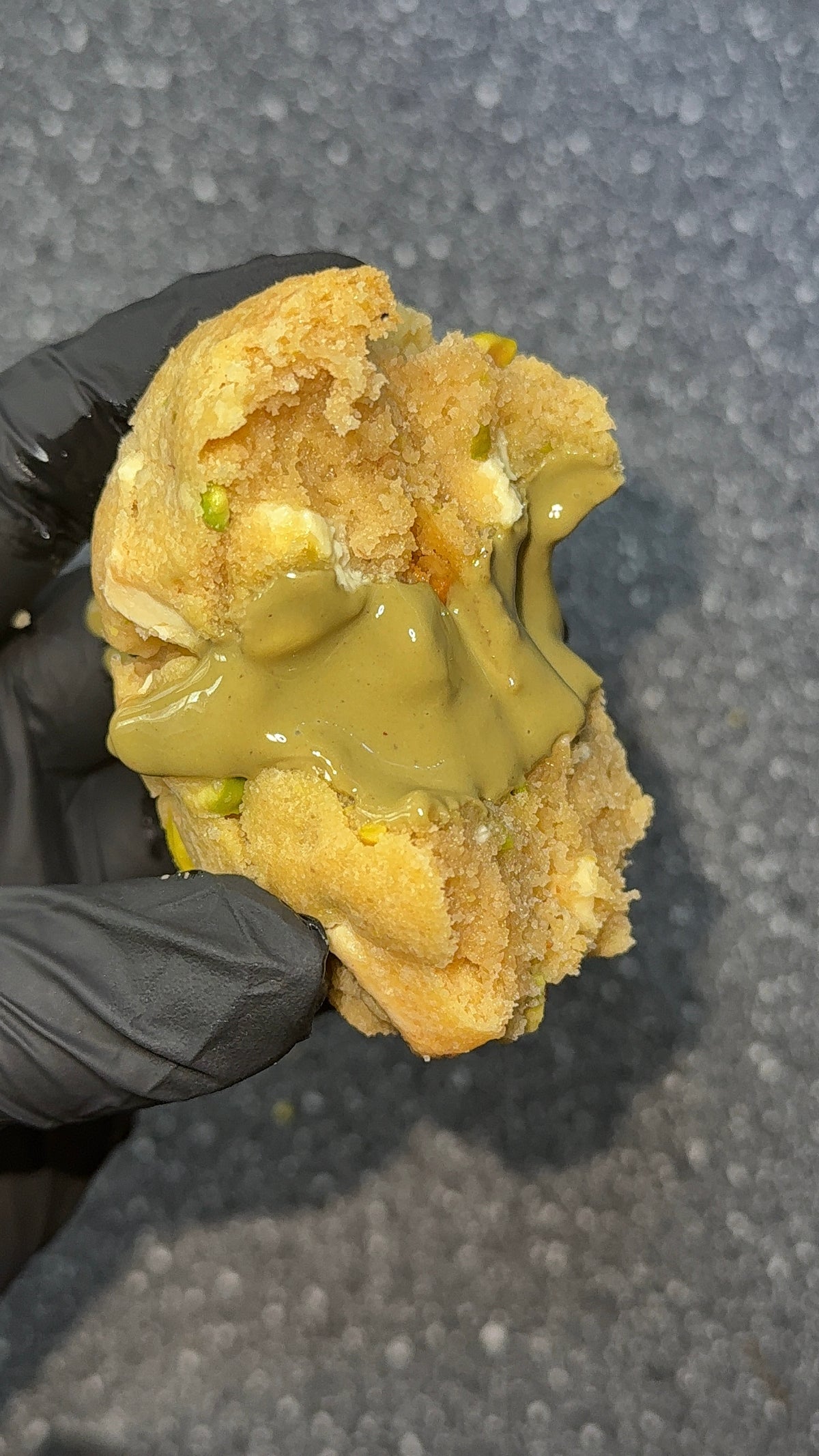 💚 White chocolate pistachio cookie
