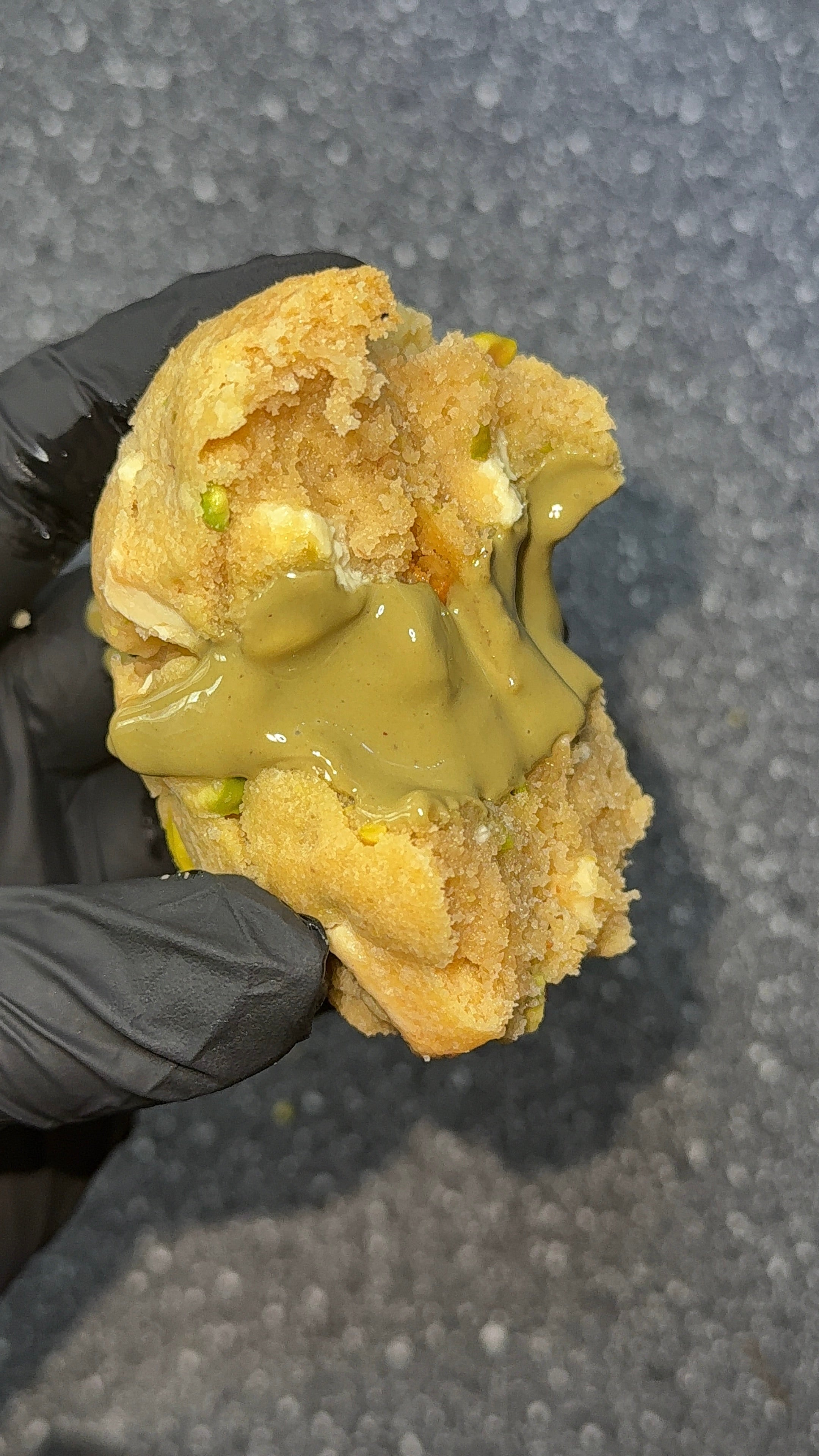 💚 White chocolate pistachio cookie